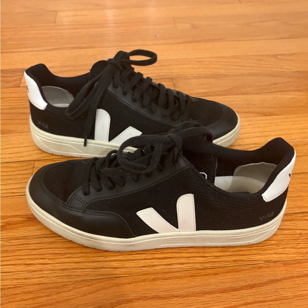 Veja V-12 Black and White Leather Sneakers Size 41/10 (barely used)